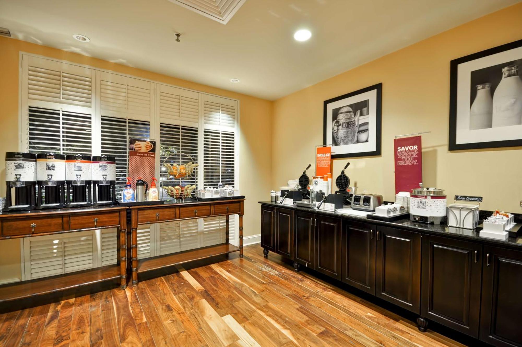 Hampton Inn & Suites North Charleston-University Boulevard Экстерьер фото